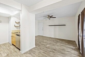 3627 Menchaca Rd in Austin, TX - Foto de edificio - Building Photo
