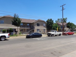 5533 S Rowell Ave in Fresno, CA - Building Photo - Building Photo