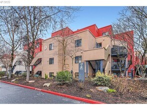 720 NW Naito Pkwy in Portland, OR - Building Photo - Building Photo