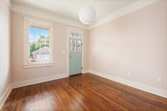 2015 Kerlerec St, Unit 2015 in New Orleans, LA - Foto de edificio - Building Photo