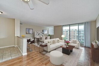 2200 Grace in Lombard, IL - Foto de edificio - Building Photo