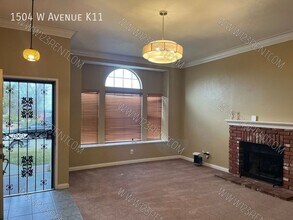 1504 W Ave K11 in Lancaster, CA - Building Photo - Building Photo