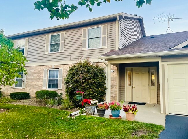 1185 N Village Dr in Round Lake Beach, IL - Building Photo - Building Photo