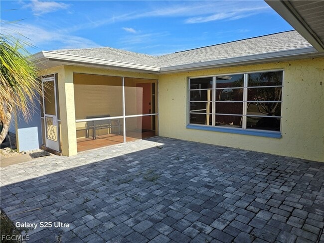 1205 SE 10th Ave in Cape Coral, FL - Building Photo - Building Photo