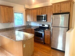 24 Pinckney St, Unit 3 in Somerville, MA - Building Photo - Building Photo