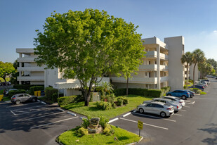 Poinciana Place Villas Condominiums Apartamentos