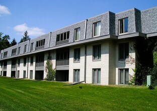 Sunset Apartments in New Hope, MN - Foto de edificio - Building Photo