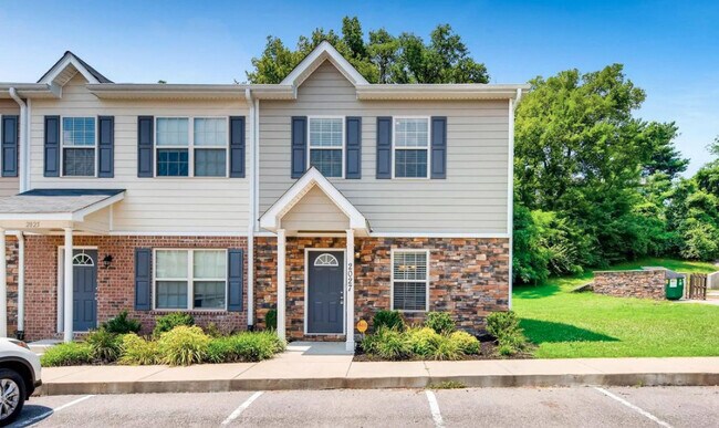 property at 2027 Pinecrest Dr