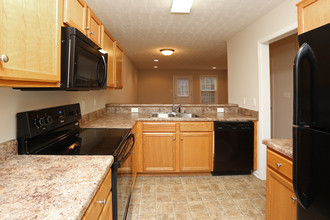 Upper and Lower Stone Apartments in Bowling Green, KY - Building Photo - Interior Photo