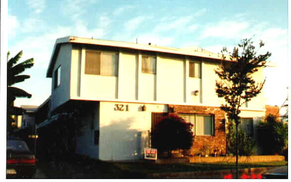 321 E Maple St in Glendale, CA - Building Photo