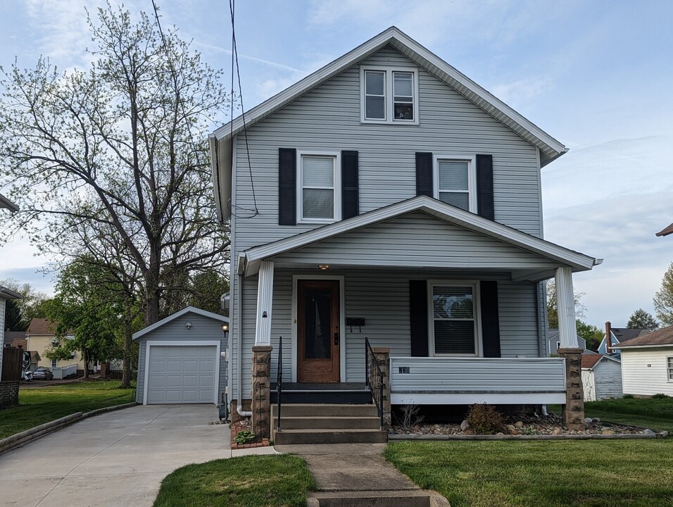 239 Bachtel St SE in North Canton, OH - Foto de edificio