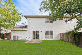 1600 Hazelwood St in Conroe, TX - Building Photo - Building Photo