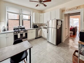 3525 N Wilton Ave, Unit 2F in Chicago, IL - Building Photo - Building Photo
