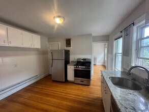 48 Standish St, Unit 2 in Cambridge, MA - Foto de edificio - Building Photo