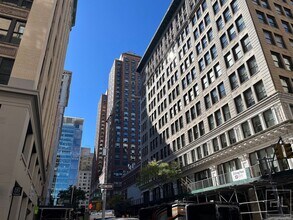 Fourth Avenue, Unit 10J in New York, NY - Building Photo - Building Photo