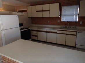 1880 Caballero Way in Las Vegas, NV - Building Photo - Building Photo
