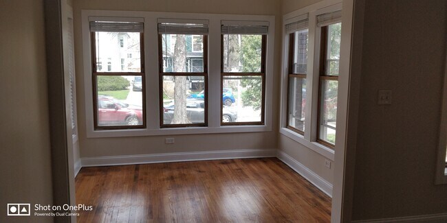 1845 W Greenleaf Ave, Unit #1 in Chicago, IL - Foto de edificio - Building Photo