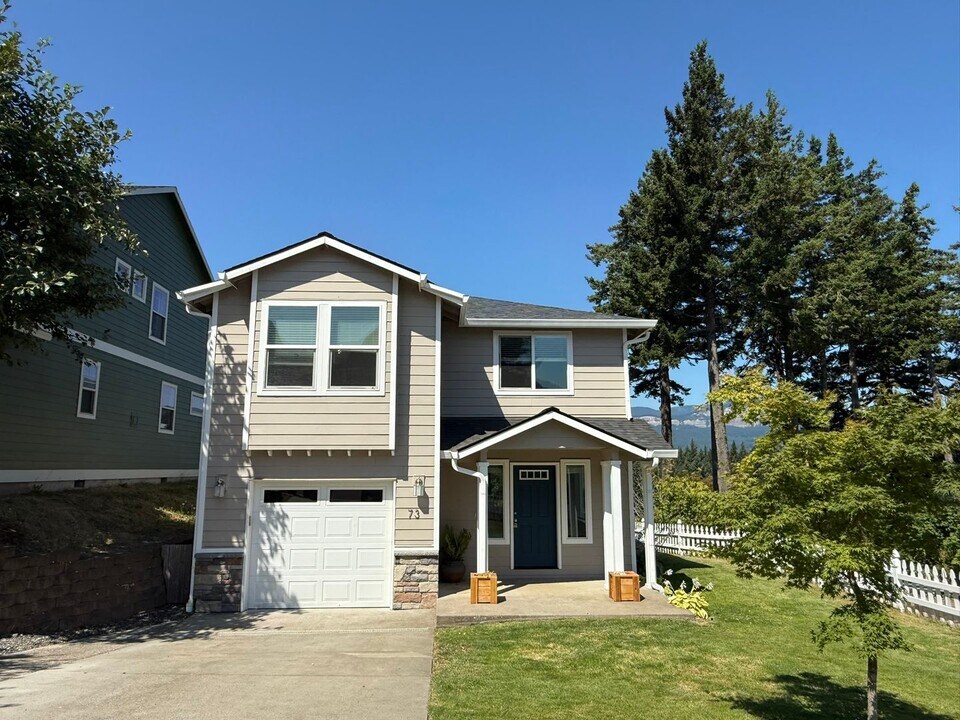 73 Warm Springs Dr in Cascade Locks, OR - Building Photo