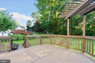 2230 Community Dr in Waldorf, MD - Foto de edificio - Building Photo