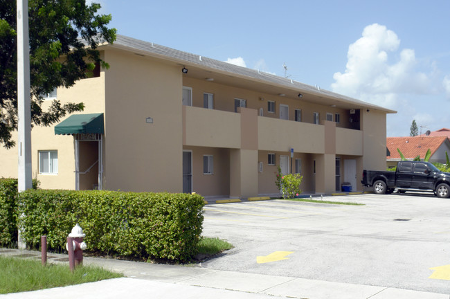 6210 W 22nd Ct in Hialeah, FL - Building Photo - Building Photo