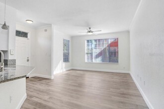 9142 Lake Chase Island Way in Tampa, FL - Building Photo - Building Photo