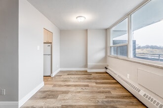 890 Jane St in Toronto, ON - Building Photo - Interior Photo