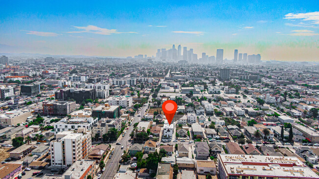 1110 S Mariposa Ave in Los Angeles, CA - Building Photo - Building Photo