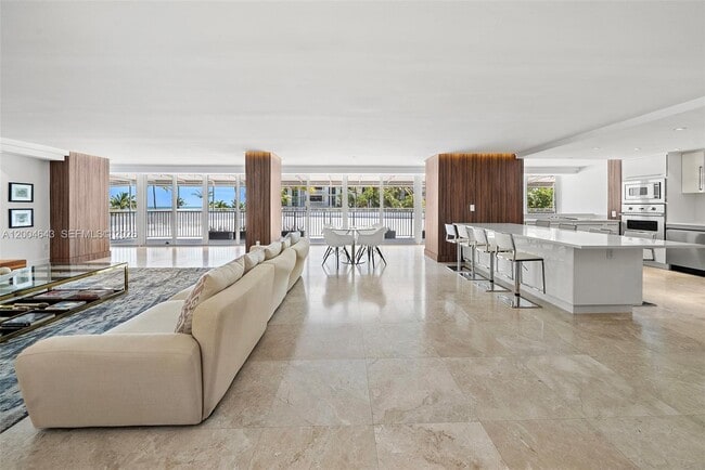 600 Grapetree Dr in Key Biscayne, FL - Foto de edificio - Building Photo