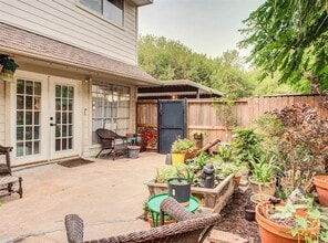9404 Beechnut St in Houston, TX - Building Photo - Building Photo
