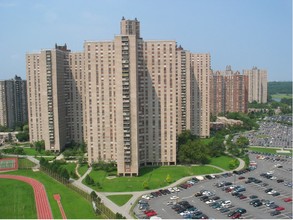 RiverBay at Co-op City in Bronx, NY - Foto de edificio - Building Photo