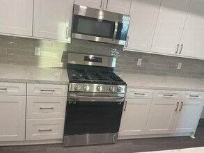 2860 Wagon Wheel Rd in Oxnard, CA - Building Photo - Building Photo
