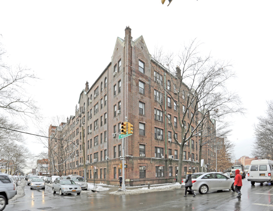 Yorkshire Gardens in Flushing, NY - Foto de edificio