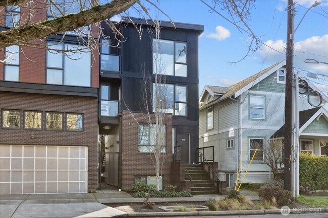 4422 Woodlawn Ave N in Seattle, WA - Foto de edificio - Building Photo