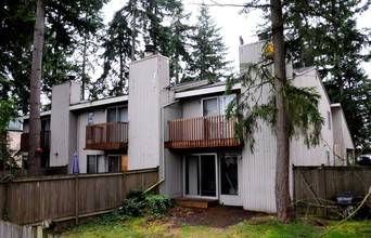 Kingsgate in Kirkland, WA - Building Photo - Building Photo