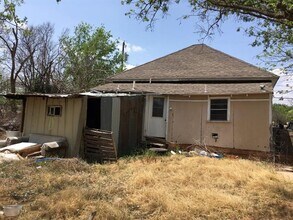803 S Neches St in Coleman, TX - Building Photo - Building Photo