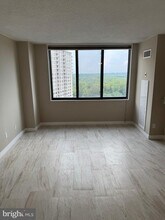 5225 Pooks Hill Rd in Bethesda, MD - Building Photo - Building Photo