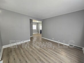 733 Baltimore St in Waterloo, IA - Building Photo - Building Photo