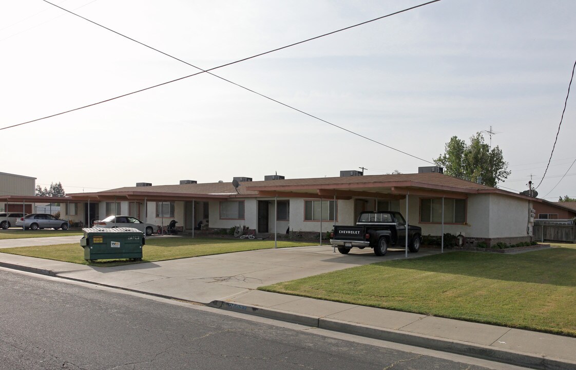 20077 1st St in Hilmar, CA - Foto de edificio