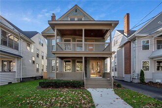 928 Elm St in New Haven, CT - Building Photo - Building Photo
