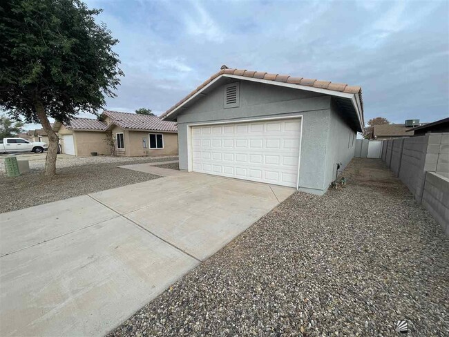 6196-6144 E 44th St in Yuma, AZ - Building Photo - Building Photo