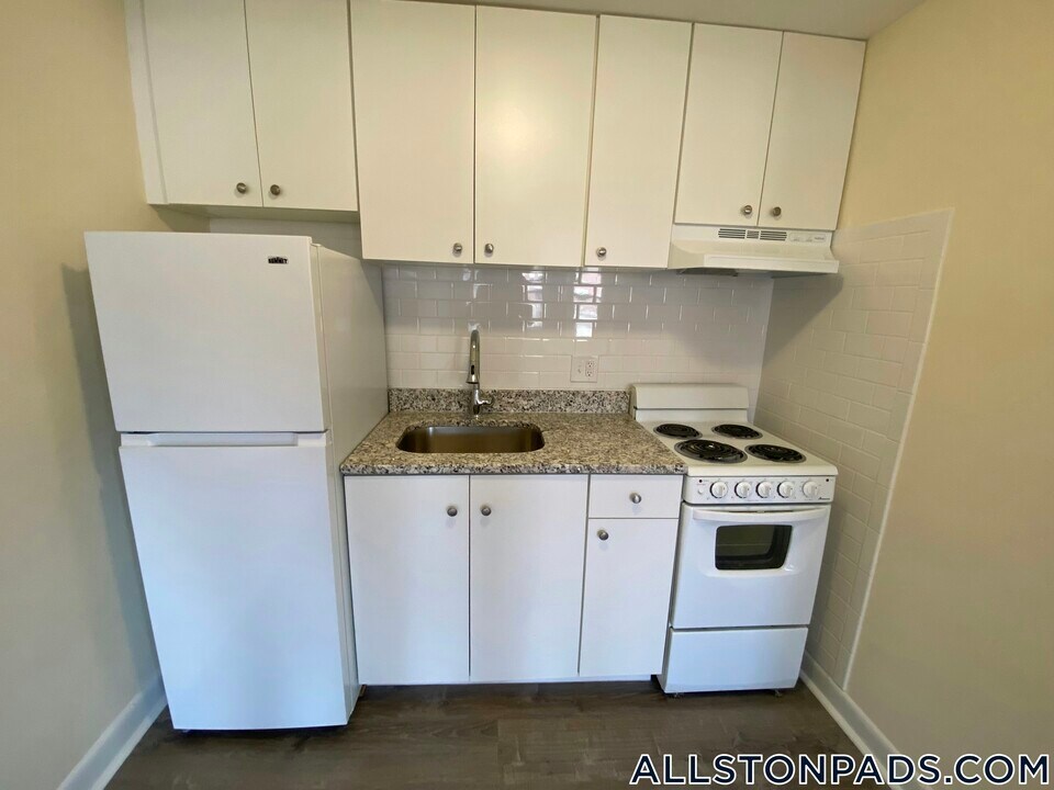64 Brighton Ave in Boston, MA - Building Photo