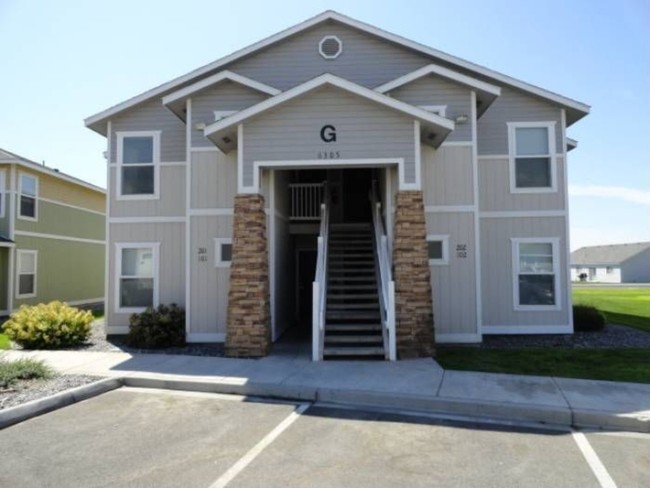 Village at Chapel Hill in Pasco, WA - Foto de edificio - Building Photo