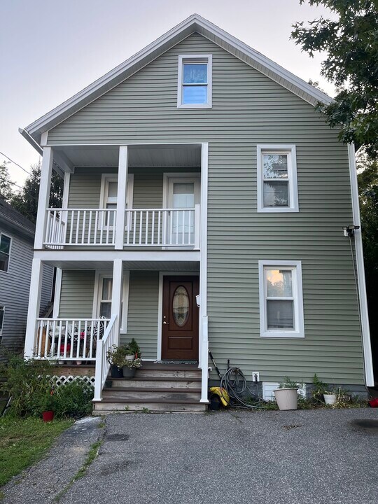 35 Pine St in Torrington, CT - Building Photo