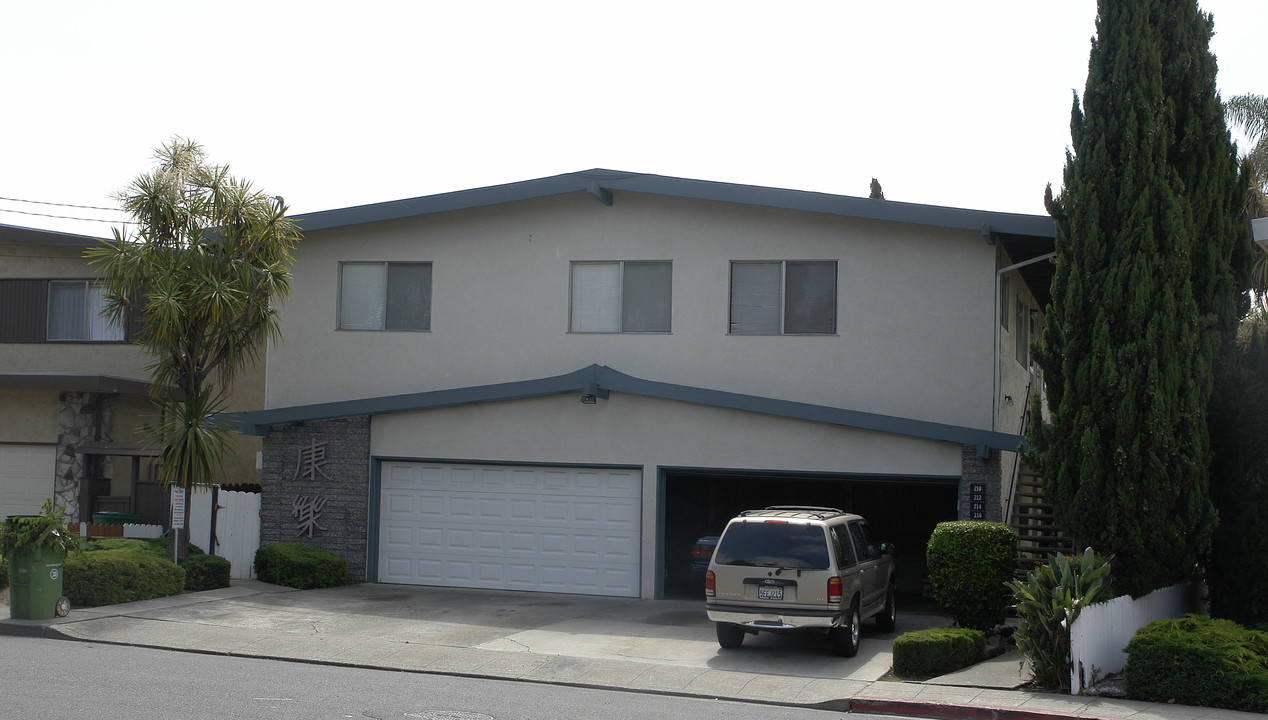 210-216 Rondale Ct in Hayward, CA - Foto de edificio