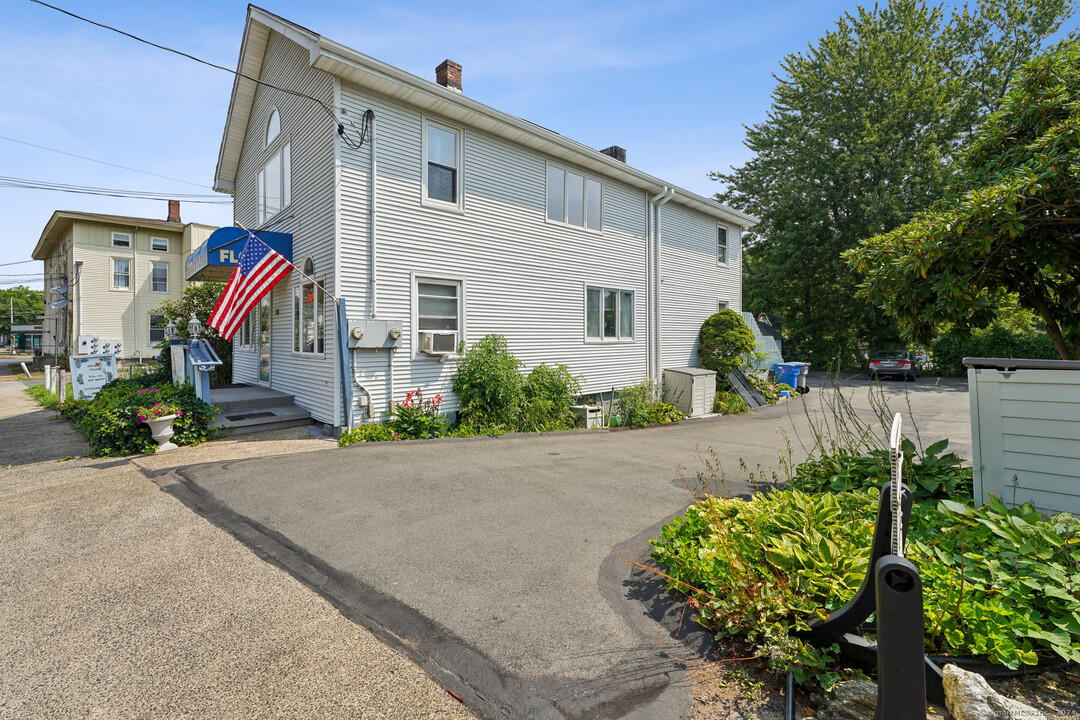 116 Central St in Bristol, CT - Building Photo