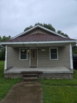 110 S Appleton Dr in Frontenac, KS - Building Photo
