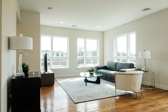 1 Everett St, Unit 504 in Boston, MA - Building Photo - Building Photo