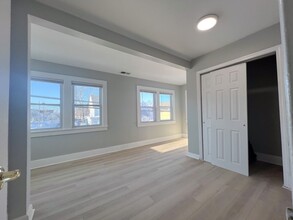 1824 Blossom in Nashua, NH - Foto de edificio - Interior Photo