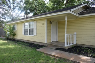 3322 Augusta Dr in Bryan, TX - Building Photo