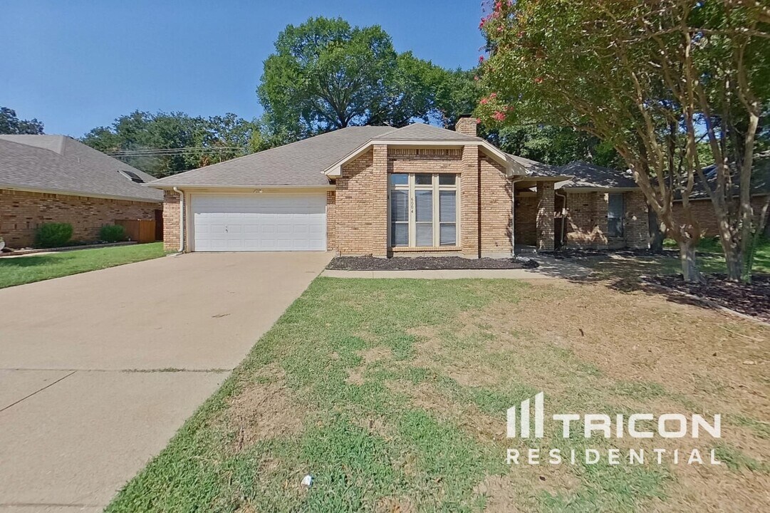 6004 Green Forest Ct in Arlington, TX - Building Photo